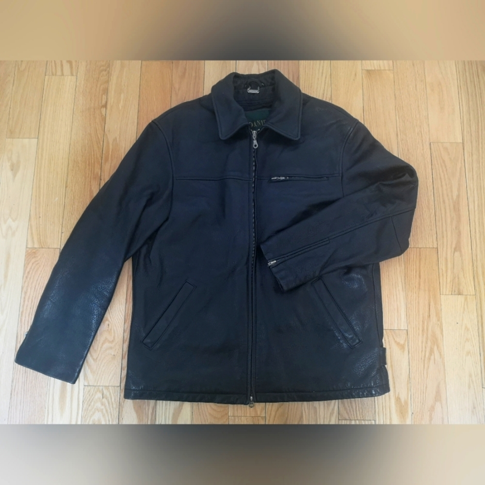 🌟HOST PICK x2 ⭐VINTAGE DANIER LEATHER JACKET with removable insulation liner.